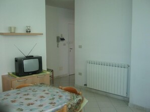 Appartamento, 2 camere da letto | Pasti in camera