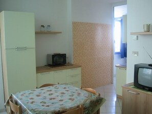 Appartamento, 2 camere da letto | Pasti in camera