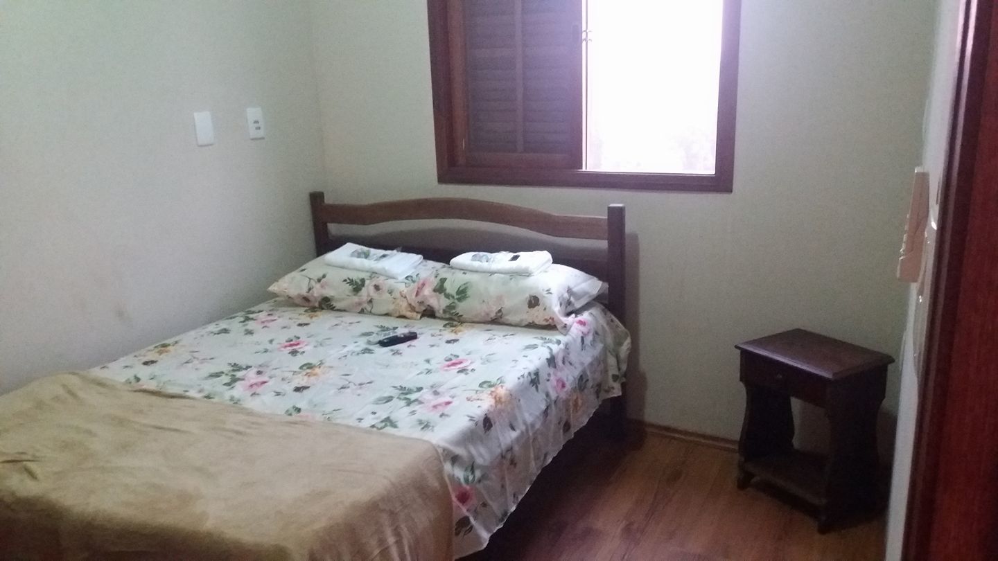 Habitación básica doble | Tabla de planchar con plancha, wifi gratis, ropa de cama