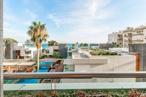 Outdoor pool, pool umbrellas, pool loungers - Opera Studio with Pool by TrulyCyprus (Limassol)