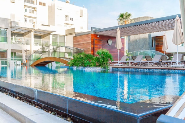 Outdoor pool, pool umbrellas, sun loungers - Opera Studio with Pool by TrulyCyprus (Limassol)