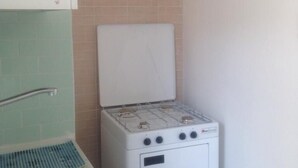 Apartment, 2 Bedrooms | Private kitchenette | Full-size fridge, stovetop, cookware/dishes/utensils - Nettuno 3 A (Comacchio)
