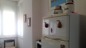 Apartment, 2 Bedrooms | Private kitchenette | Full-size fridge, stovetop, cookware/dishes/utensils - Nettuno 3 A (Comacchio)