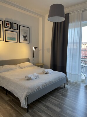 Muebles diferentes, escritorio, insonorización y wifi gratis