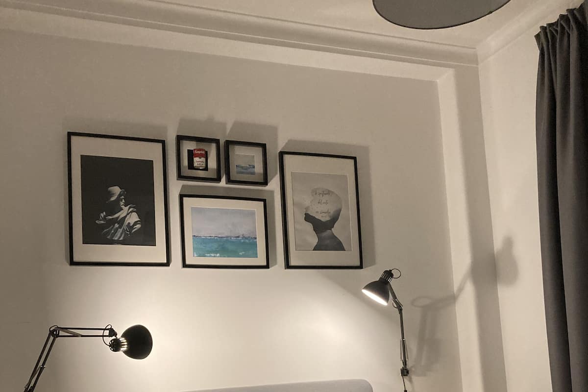 Tweepersoonskamer, privébadkamer (External) | Individueel gemeubileerd, een bureau, geluiddichte muren, gratis wifi