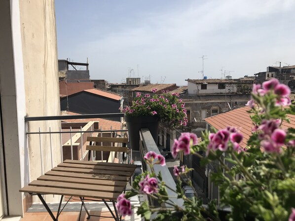 Individuell eingerichtet, Schreibtisch, schallisolierte Zimmer