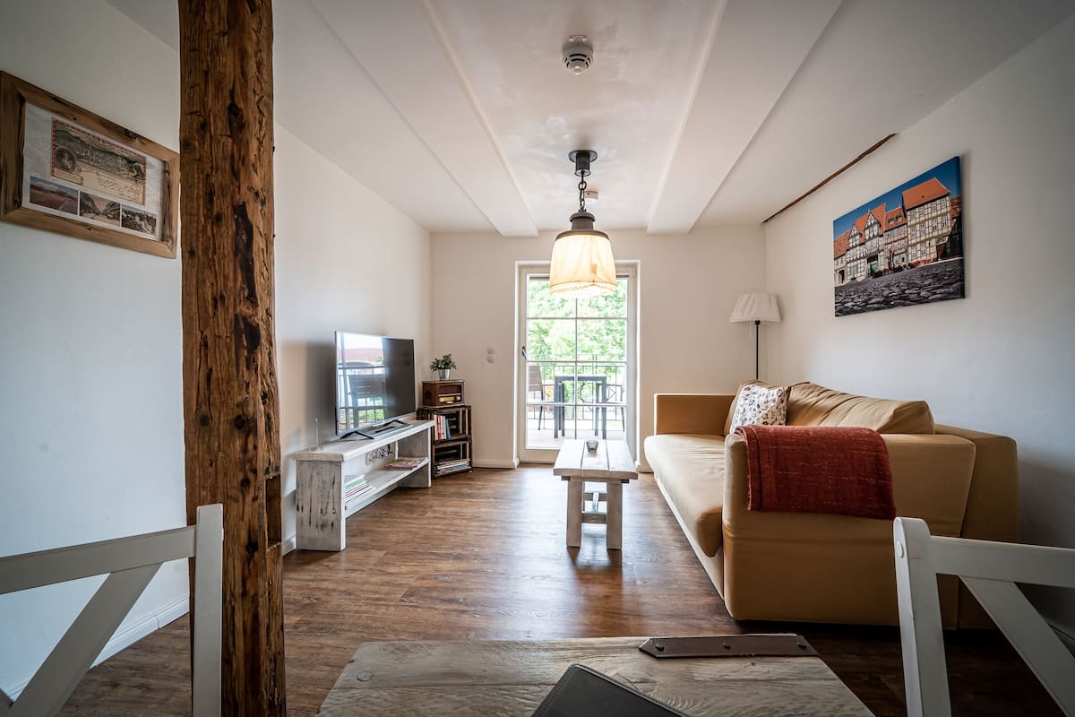 Apartment (Osterlinde / Amalie) | Wohnbereich | 49-Zoll-Flachbildfernseher mit Kabelempfang, LCD-Fernseher