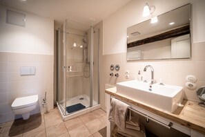 Bathroom - Apartmenthaus Finkenherd 5 (Quedlinburg)
