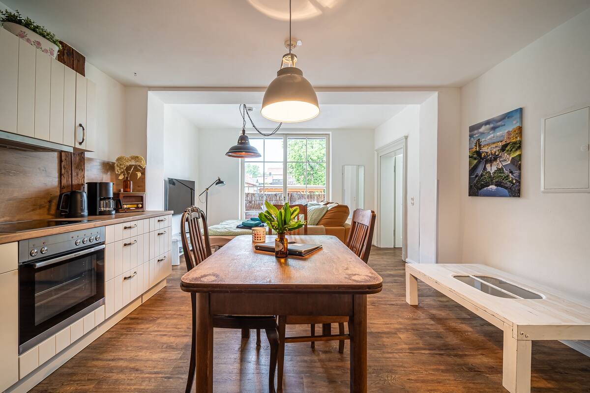 Apartment (Adelheid I.) | Eigene Küche | Großer Kühlschrank, Mikrowelle, Ofen, Herdplatte