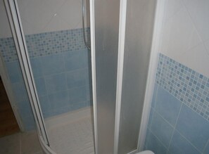 Apartment, 1 Bedroom | Bathroom shower - Nettuno 174 D (Comacchio)