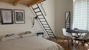 Firemannsrom | Minibar, skrivebord, skrivebord for bærbar PC og wi-fi (inkludert)