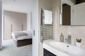 Appartement, plusieurs lits | Salle de bain