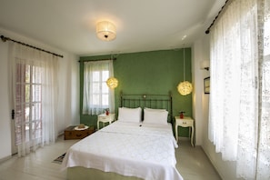 Standard Room | Egyptian cotton sheets, premium bedding, minibar, in-room safe - Mercan Kosk Alacati (Cesme)