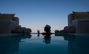 ArtCave Villa Exogonia, Pool and Heated Jacuzzi | Terrace/patio - Art Villa Exogonia Santorini (Santorini)
