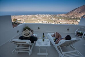 ArtCave Villa Exogonia, Pool and Heated Jacuzzi | Terrasse/Patio