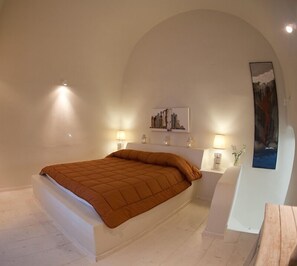 ArtCave Villa Exogonia, Pool and Heated Jacuzzi | 2 bedrooms, in-room safe, soundproofing, iron/ironing board - Art Villa Exogonia Santorini (Santorini)