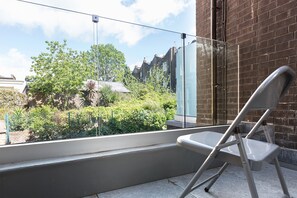 アパートメント ベッド (複数台) (154b) | バルコニー