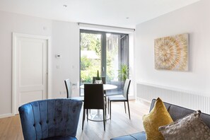 Apartment, Multiple Beds (154b) | In-room dining - Heart of Camden (London)