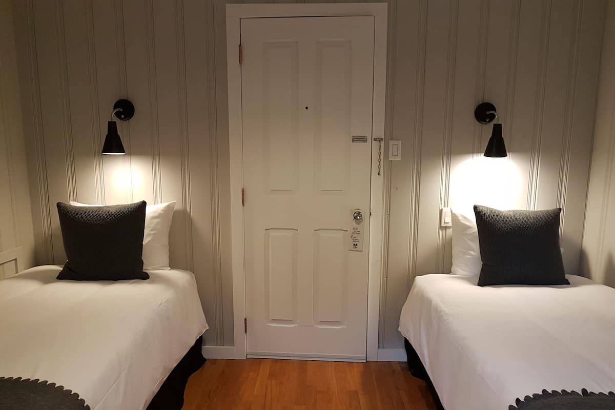 Comfort Twin kamer, 2 eenpersoonsbedden | 1 slaapkamer, een bureau, een laptopwerkplek, verduisterende gordijnen
