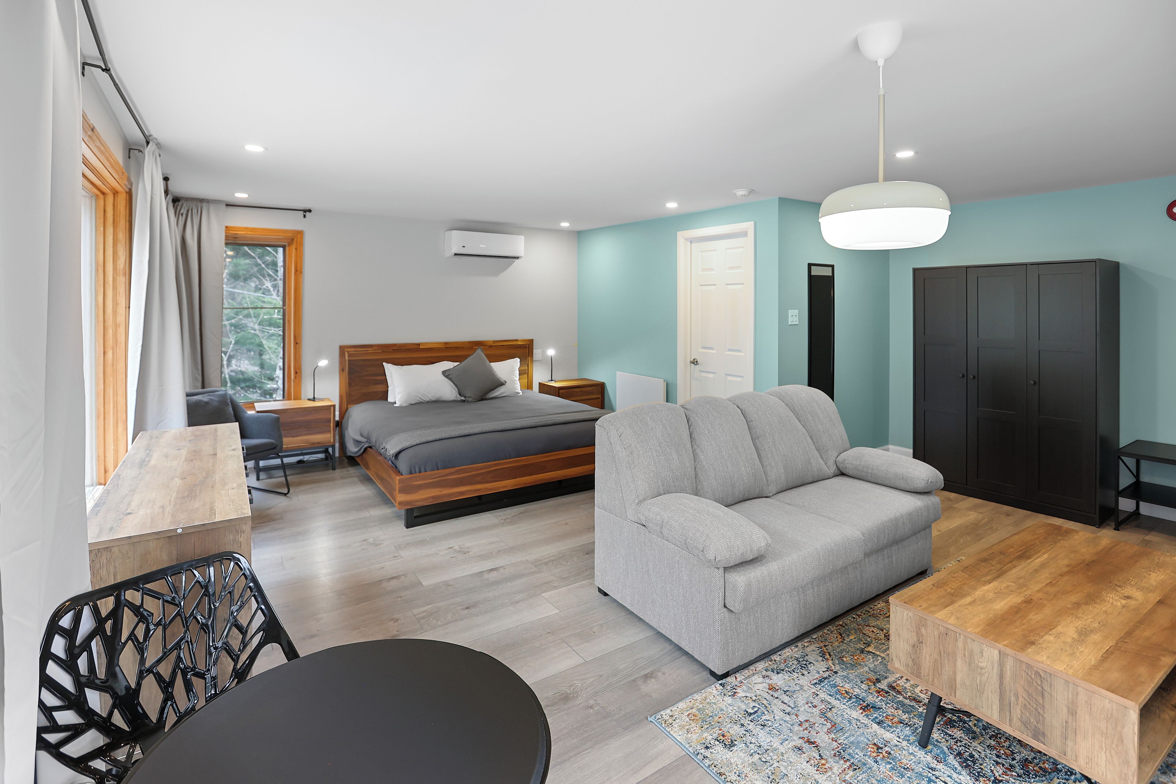 豪華套房, 1 張特大雙人床及 1 張梳化床 | 書桌、手提電腦工作空間、遮光窗簾/窗簾、隔音