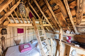 Cabin (Sorcière) | 1 bedroom, individually decorated, individually furnished