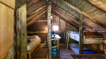 Cabin (Bucheron) | 1 bedroom, individually decorated, individually furnished