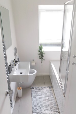 Apartment, Multiple Beds | Bathroom