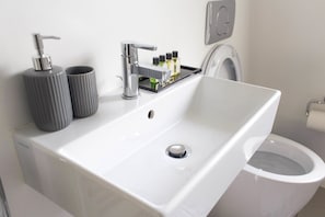 Apartment, Multiple Beds | Bathroom sink