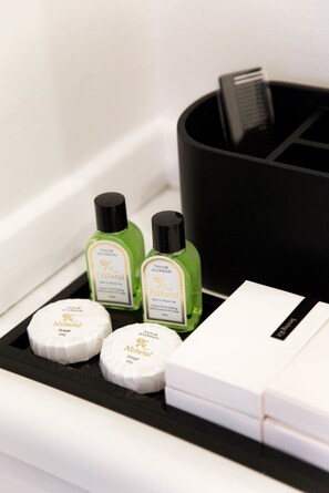 Appartamento, 2 letti matrimoniali | Dotazioni del bagno | Combinazione doccia/vasca, set di cortesia gratuito, asciugacapelli