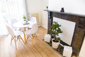 Apartment, 2 Double Beds | In-room dining - Spacious Two Bed in Hackney (London)