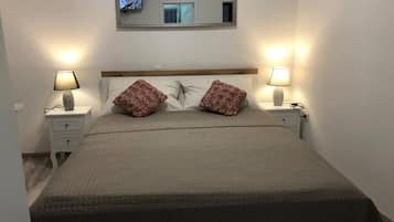 2 habitaciones, cubrecamas, escritorio y wifi gratis