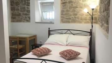 2 habitaciones, cubrecamas, escritorio y wifi gratis
