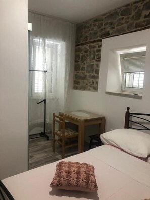 Classic Room, Non Smoking, City View | 2 bedrooms, down comforters, desk, free WiFi - Rooms Radunica street (Split)