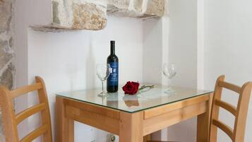 Una televisión de pantalla plana