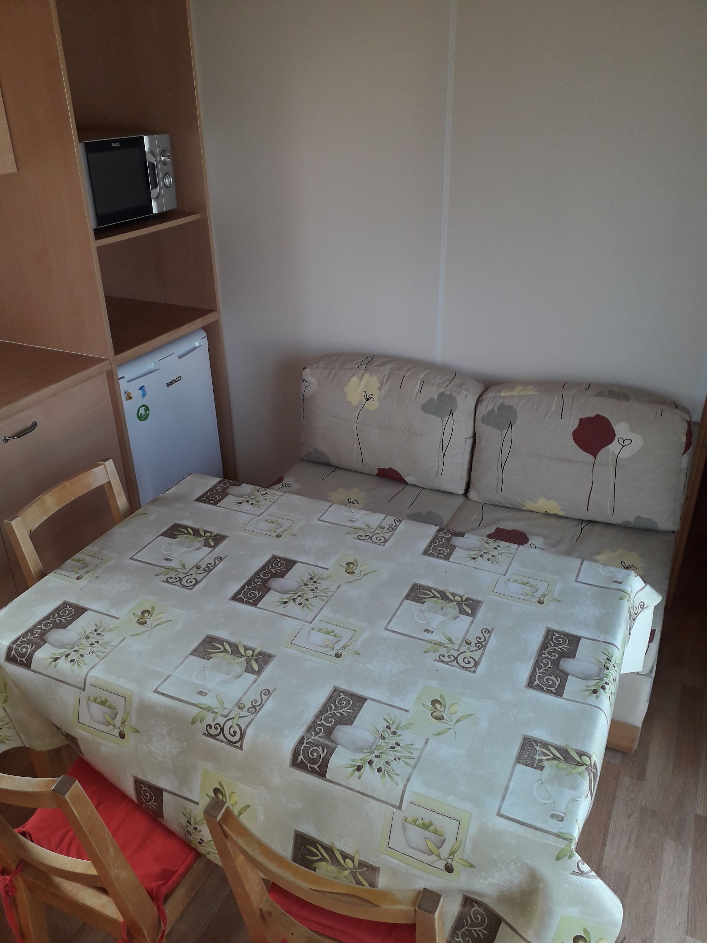 Mobile Home, 2 Bedrooms (Chalet) | In-room dining