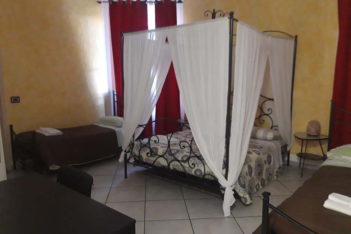 1 bedroom, desk, bed sheets