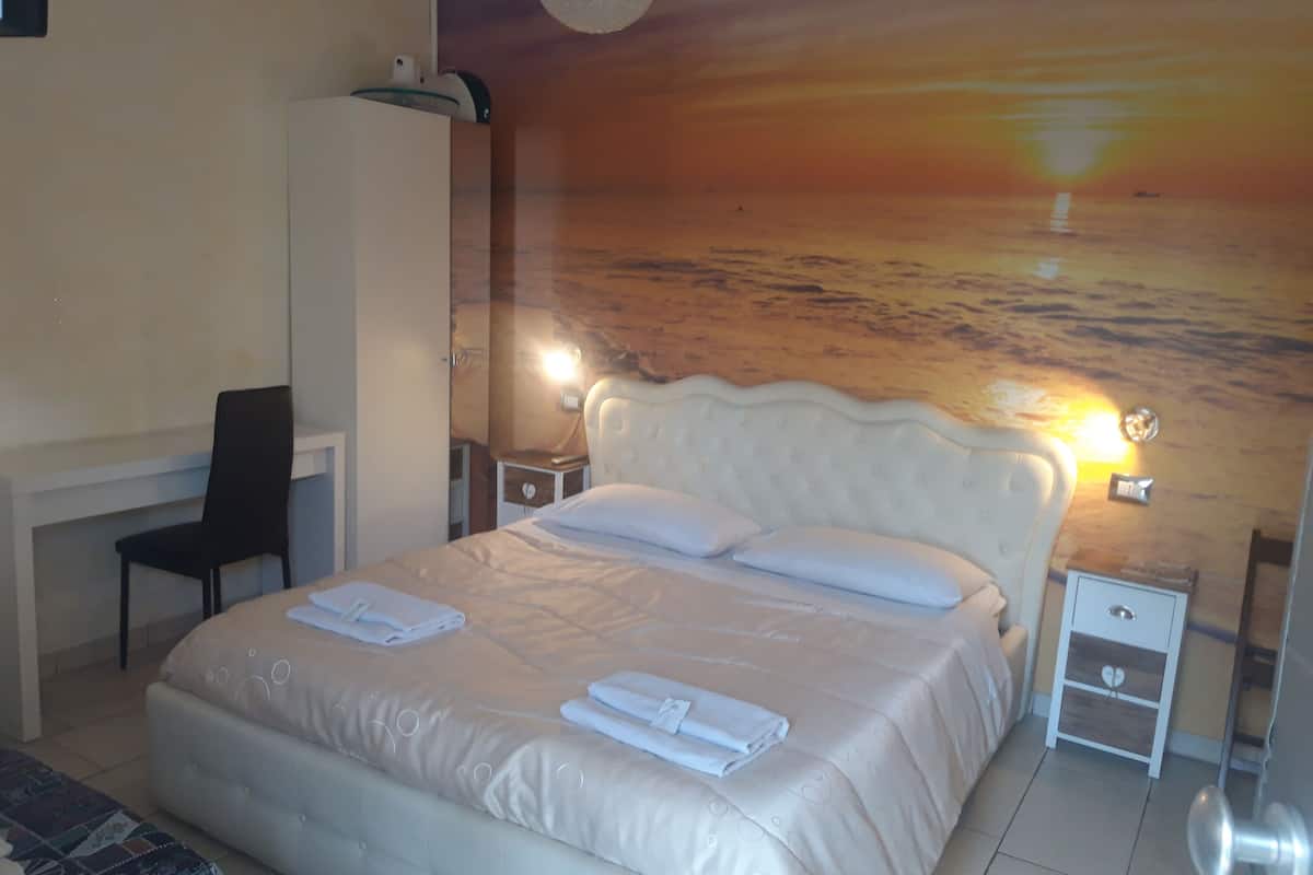 Chambre Triple, accessible aux personnes à mobilité réduite, vue jardin