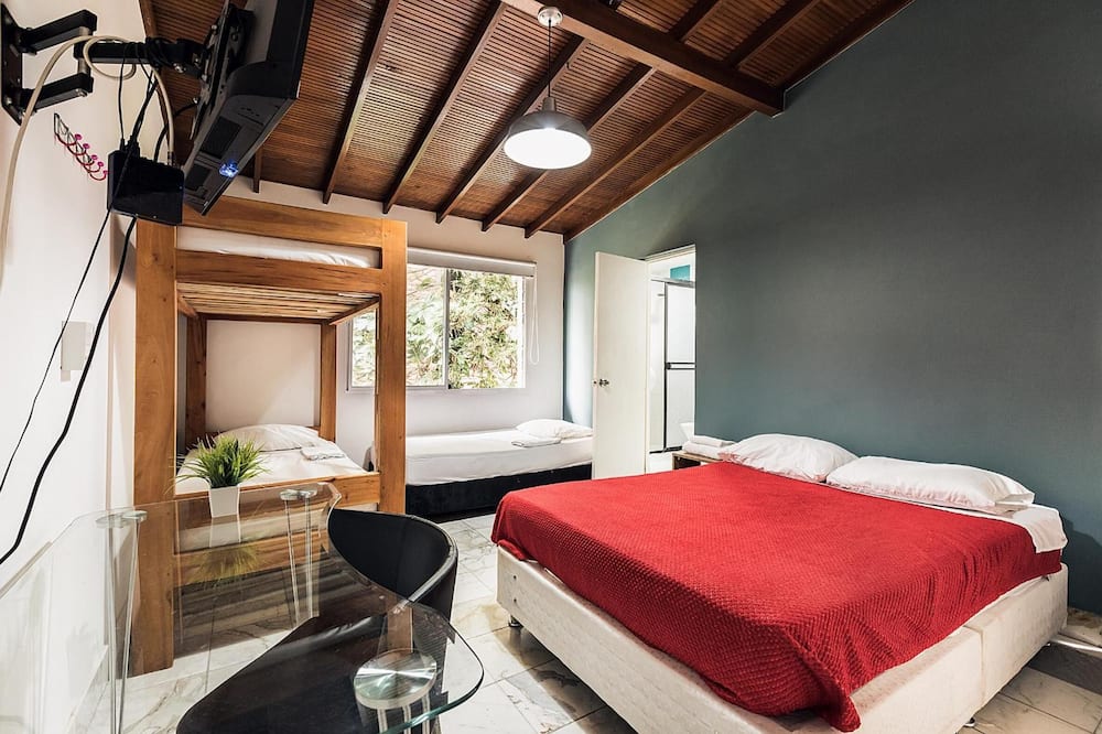 Living Hostal - Hostel