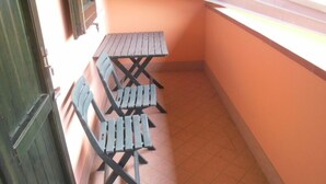 Unclassified image, 2 of 11, button - Pic Nic 60 (Comacchio)