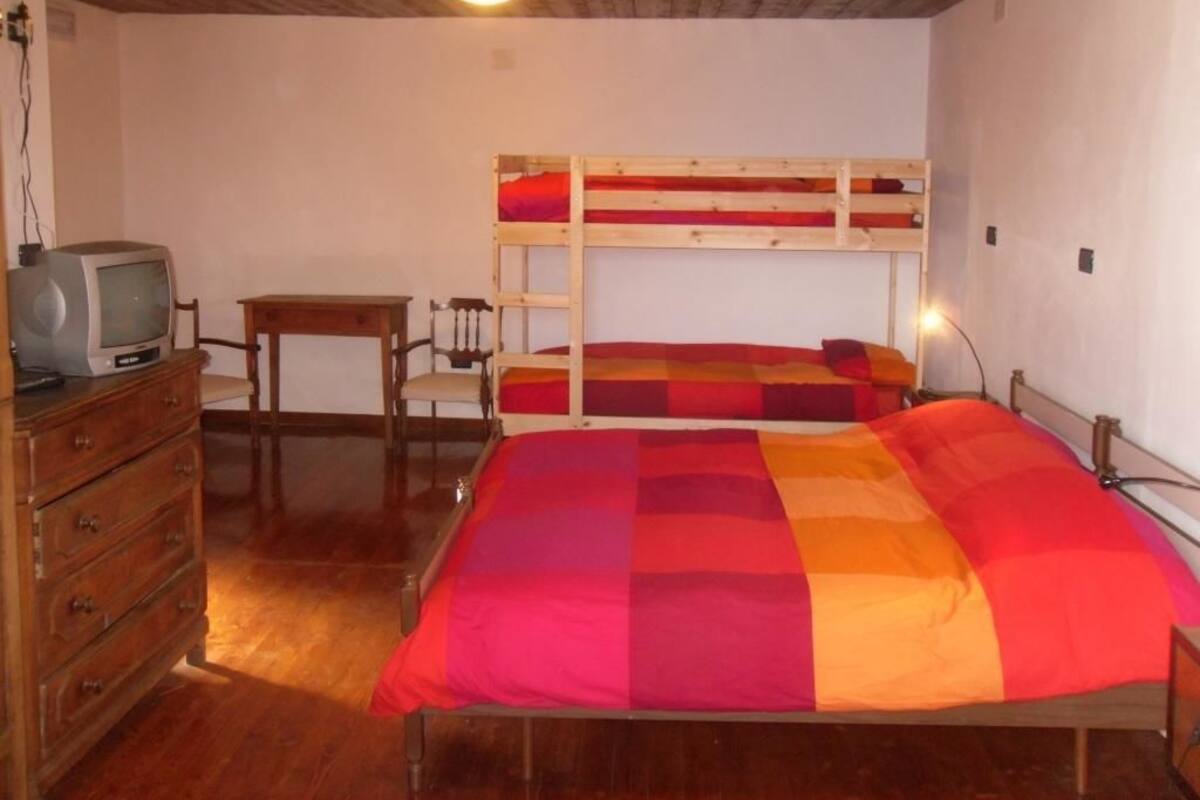 Blackout curtains, free cots/infant beds, bed sheets