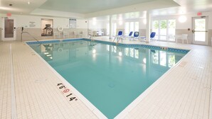 Innendørsbasseng