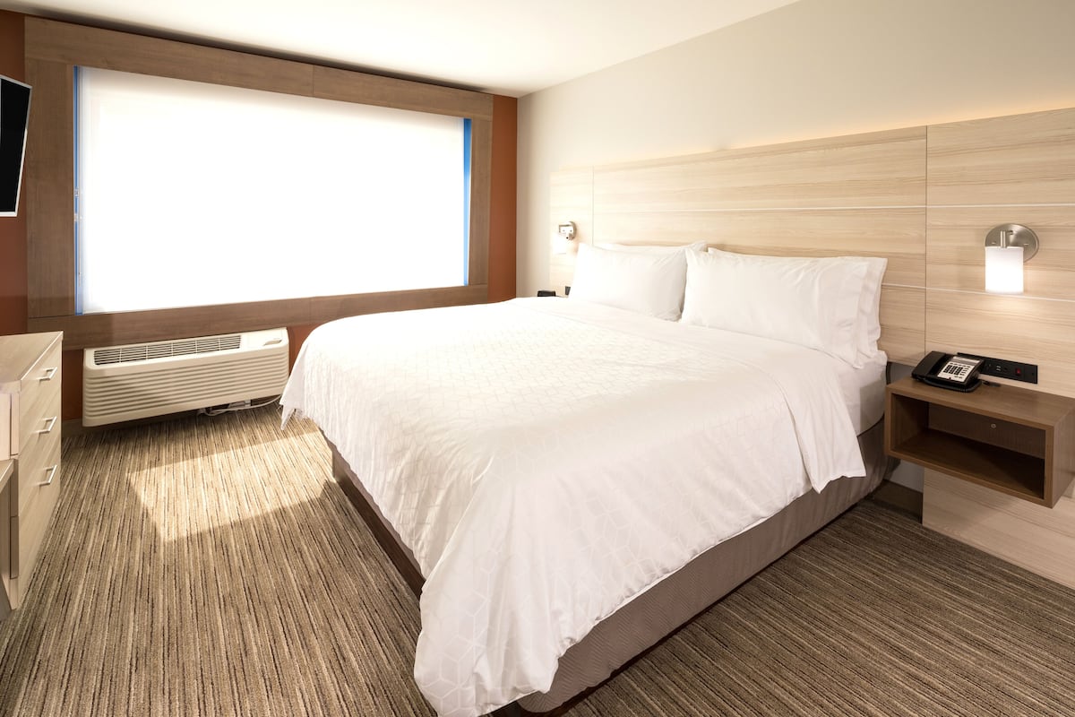 In-room safe, desk, laptop workspace, blackout drapes