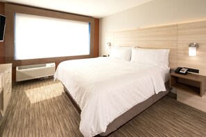 In-room safe, desk, laptop workspace, blackout curtains - Holiday Inn Express & Suites Michigan City by IHG (Michigan City)