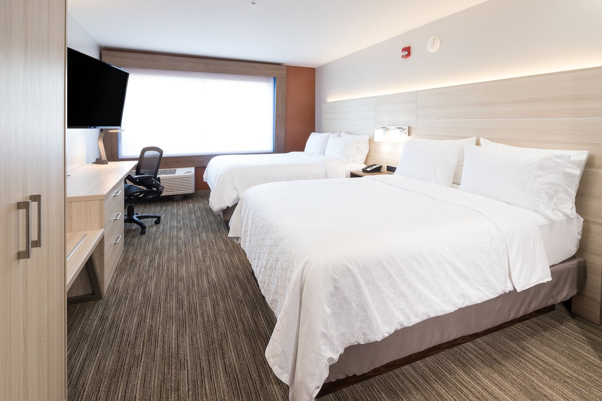 In-room safe, desk, laptop workspace, blackout drapes