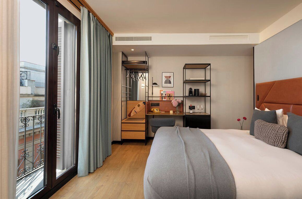 Egyptian cotton sheets, premium bedding, down duvets, minibar