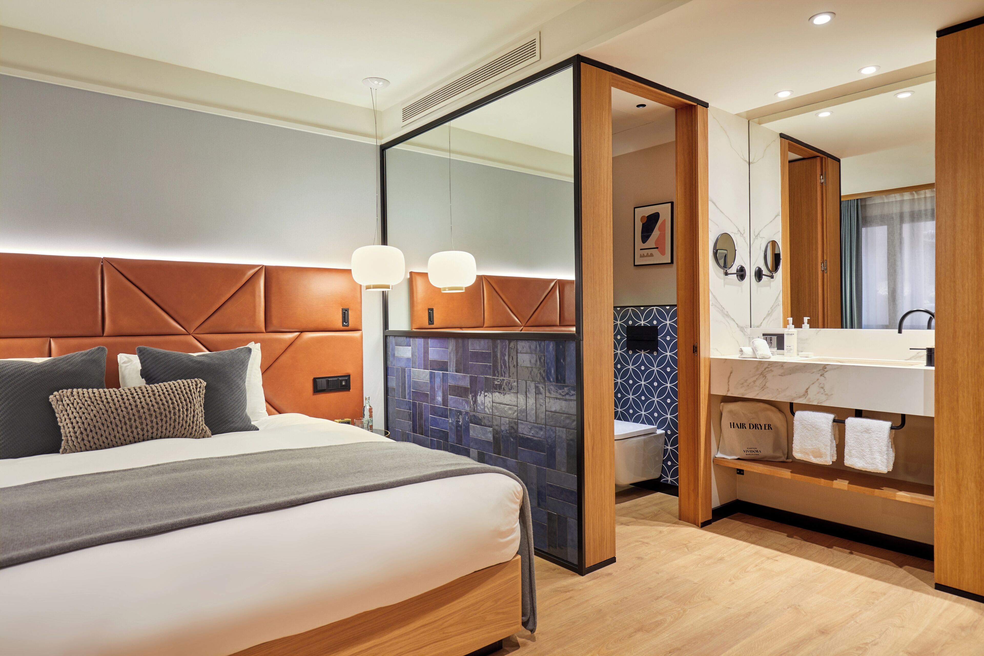 Premium Room, 1 King Bed | Egyptian cotton sheets, premium bedding, down duvets, minibar