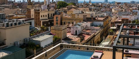 Seasonal outdoor pool, pool umbrellas, sun loungers