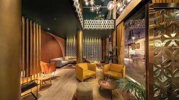 Bar na cobertura, vistas para a piscina, aberto todos os dias