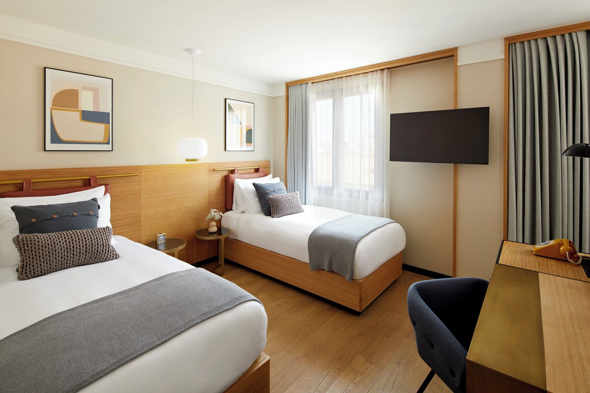 Egyptian cotton sheets, premium bedding, down comforters, minibar