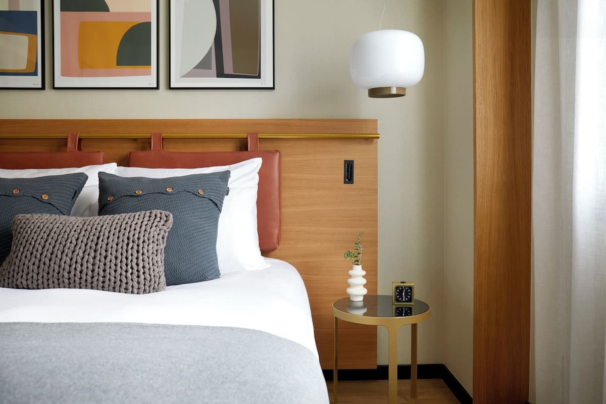Egyptian cotton sheets, premium bedding, down comforters, minibar